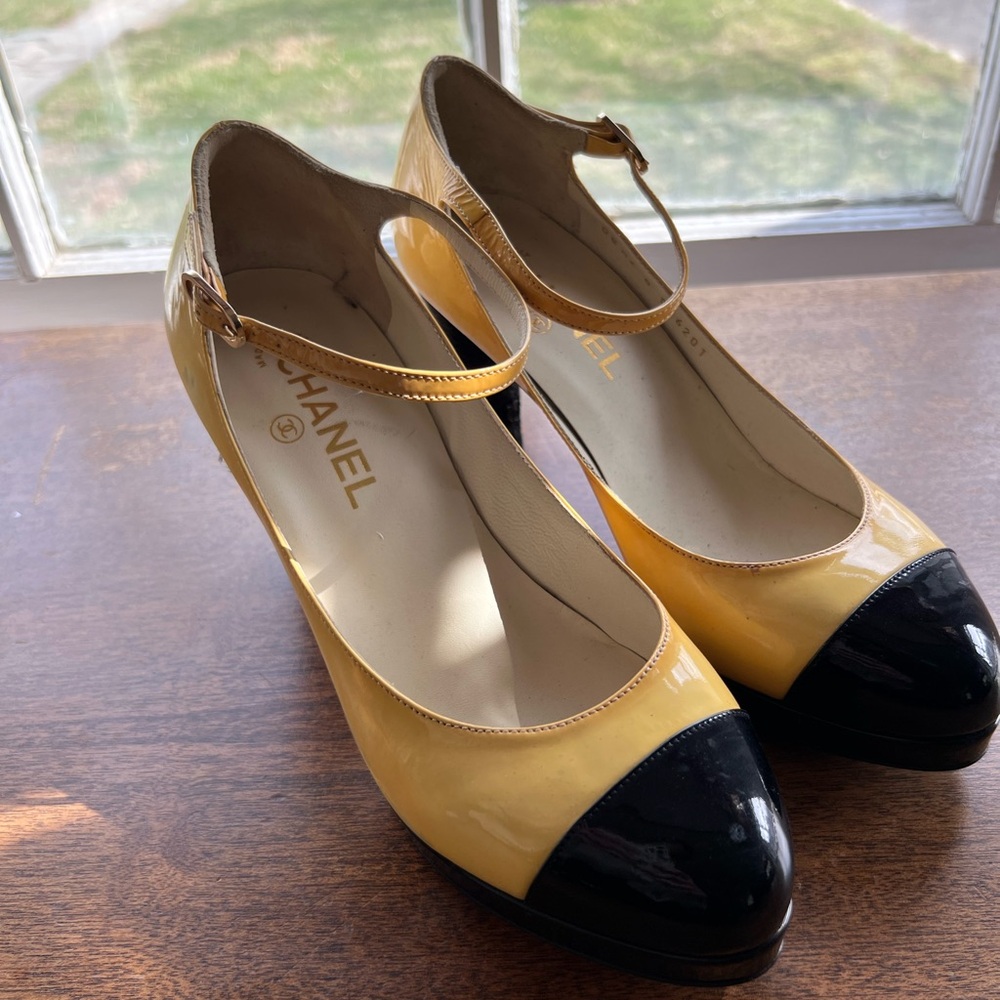 CHANEL Yellow and Black Patent Mary Jane Pumps with Ankle Strap